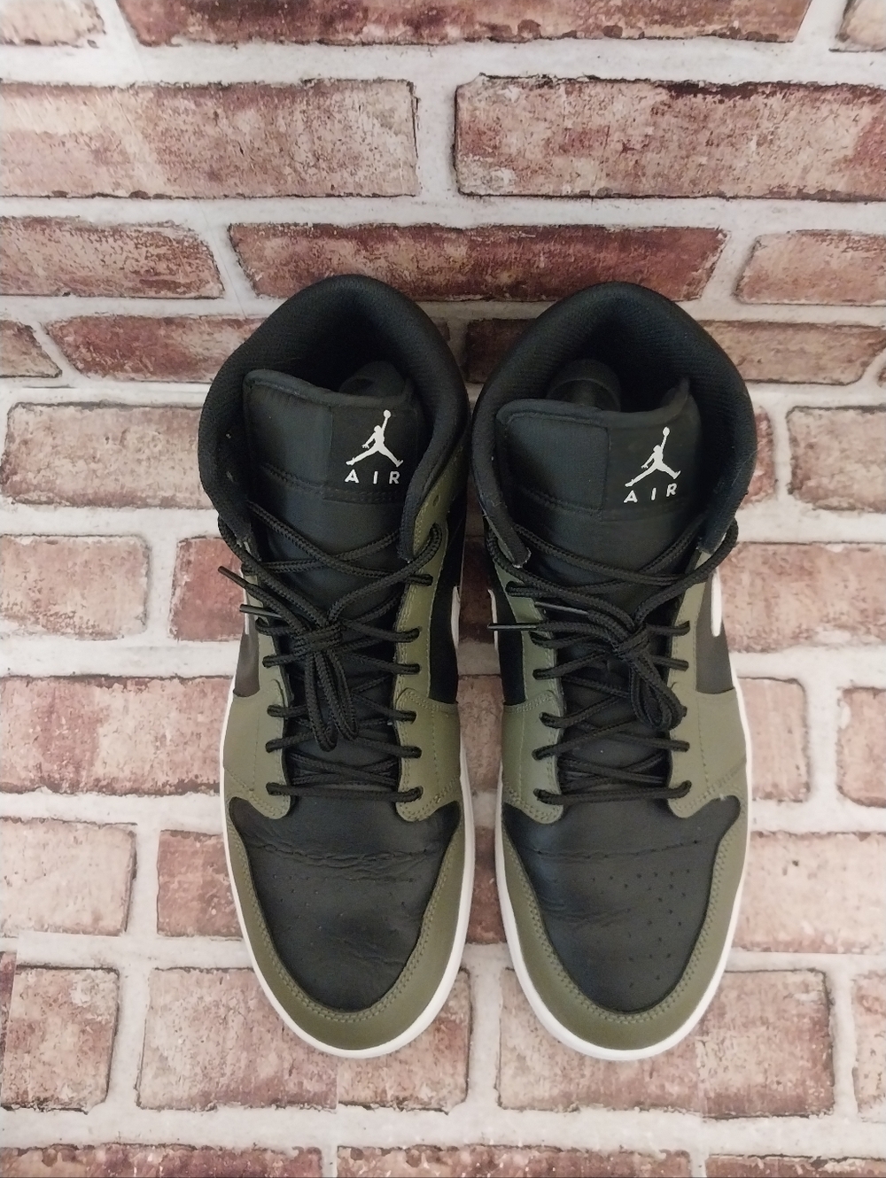 Pre-owned 2024 Jordan 1 Mid - Picture 4 of 11